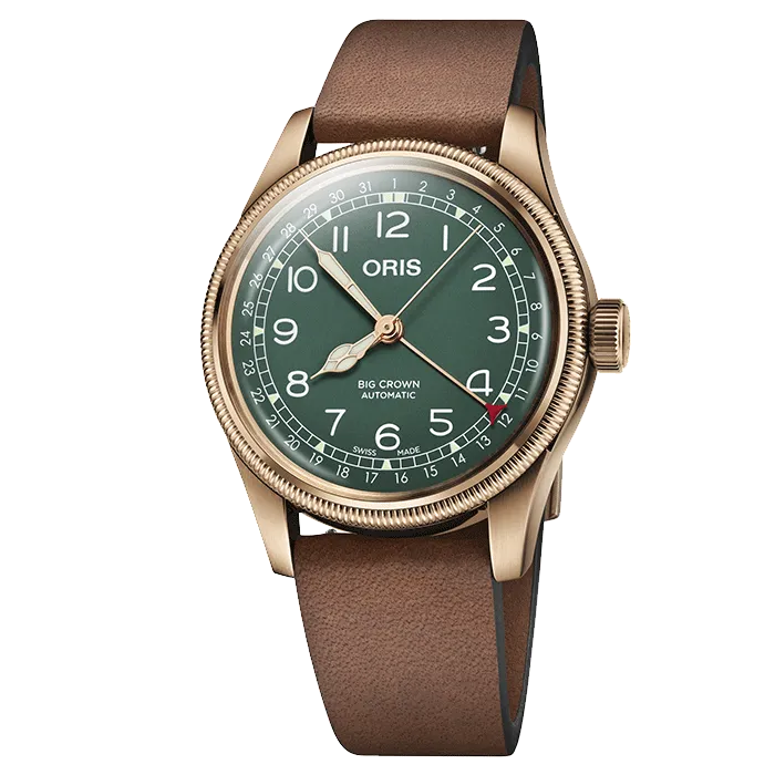 Een Oris horloge model Big Crown Pointer date in brons met een groene wijzerplaat en bruine lederen band.