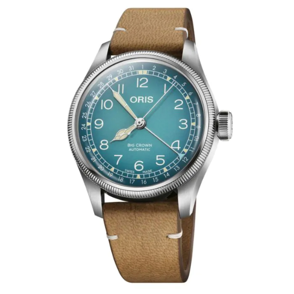 Een Oris Horloge model Big Crown X Cervo Volante met een blauwe wijzerplaat en bruine lederen band.