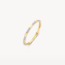 Deze Ring is een prachtige gouden ring van het merk Blush. Draag deze verfijnde ring solo voor een subtiele uitstraling, of combineer met andere gouden sieraden voor een stijlvolle en moderne look. Perfect voor elke gelegenheid!
