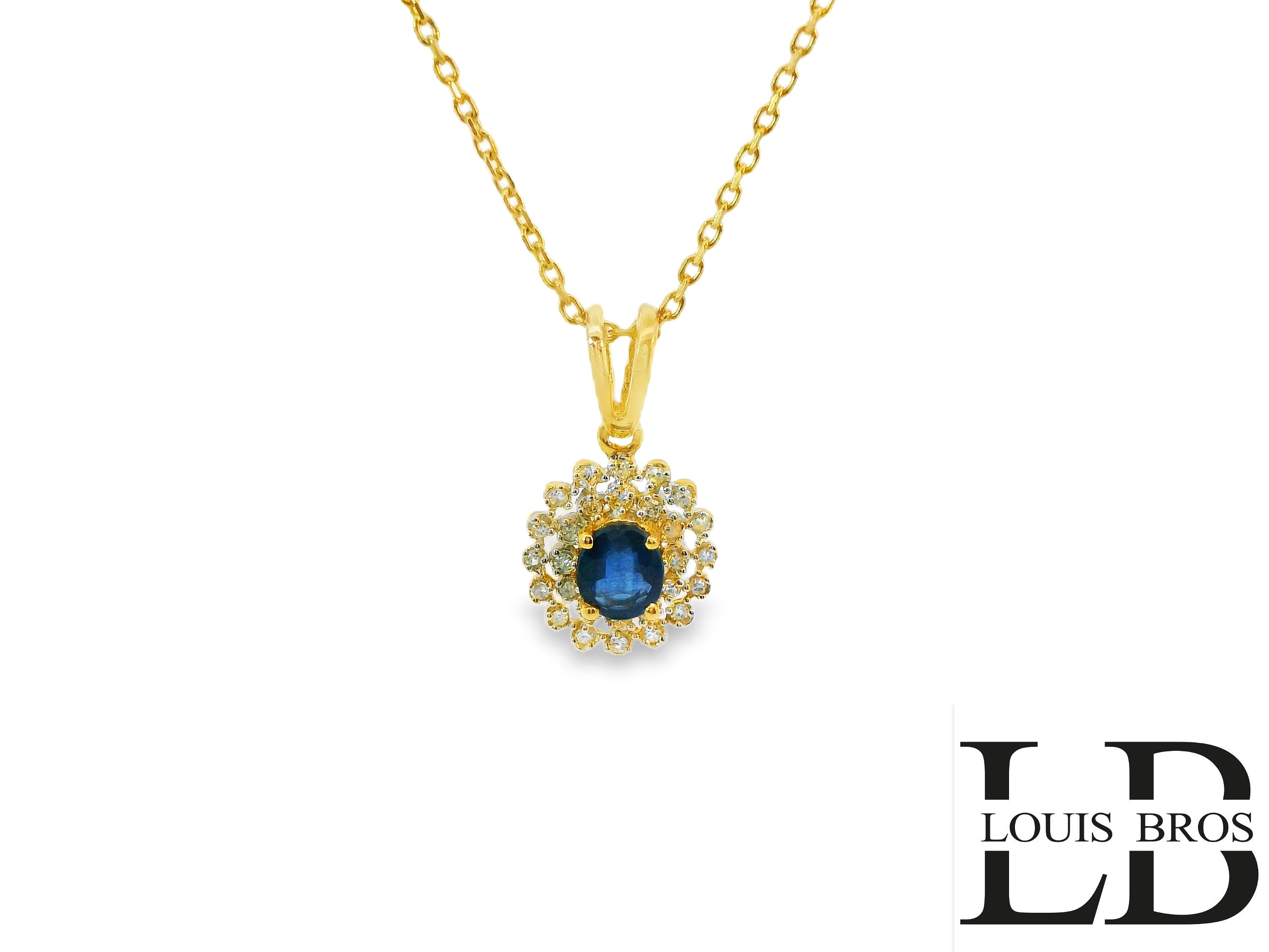 Deze prachtige geelgouden hanger met collier is vervaardigd uit 14 karaat goud (2.55 gr) en straalt elegantie en luxe uit. De hanger is bezet met een diepblauwe, ovaalgeslepen zirkonia als middelpunt, omringd door een schitterende rij fonkelende witte zirkonia’s. Deze stenen creëren een betoverende schittering en geven het sieraad een klassieke, tijdloze uitstraling.

De fijne schakelketting, eveneens van 14 karaat geelgoud, vormt een perfecte combinatie met de verfijnde hanger. Dit collier is een elegante toevoeging aan elke sieradencollectie en ideaal voor zowel dagelijks gebruik als speciale gelegenheden. De combinatie van het warme goud en de sprankelende zirkonia’s maakt dit een stijlvol en opvallend sieraad.

