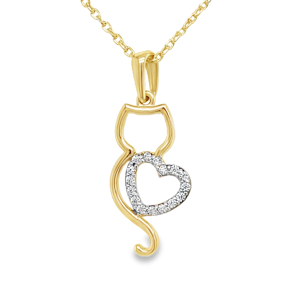 14k geelgouden hanger in vorm van een kat, met een hart bezet met zirkonia's.
Hanger wordt exclusief collier geleverd