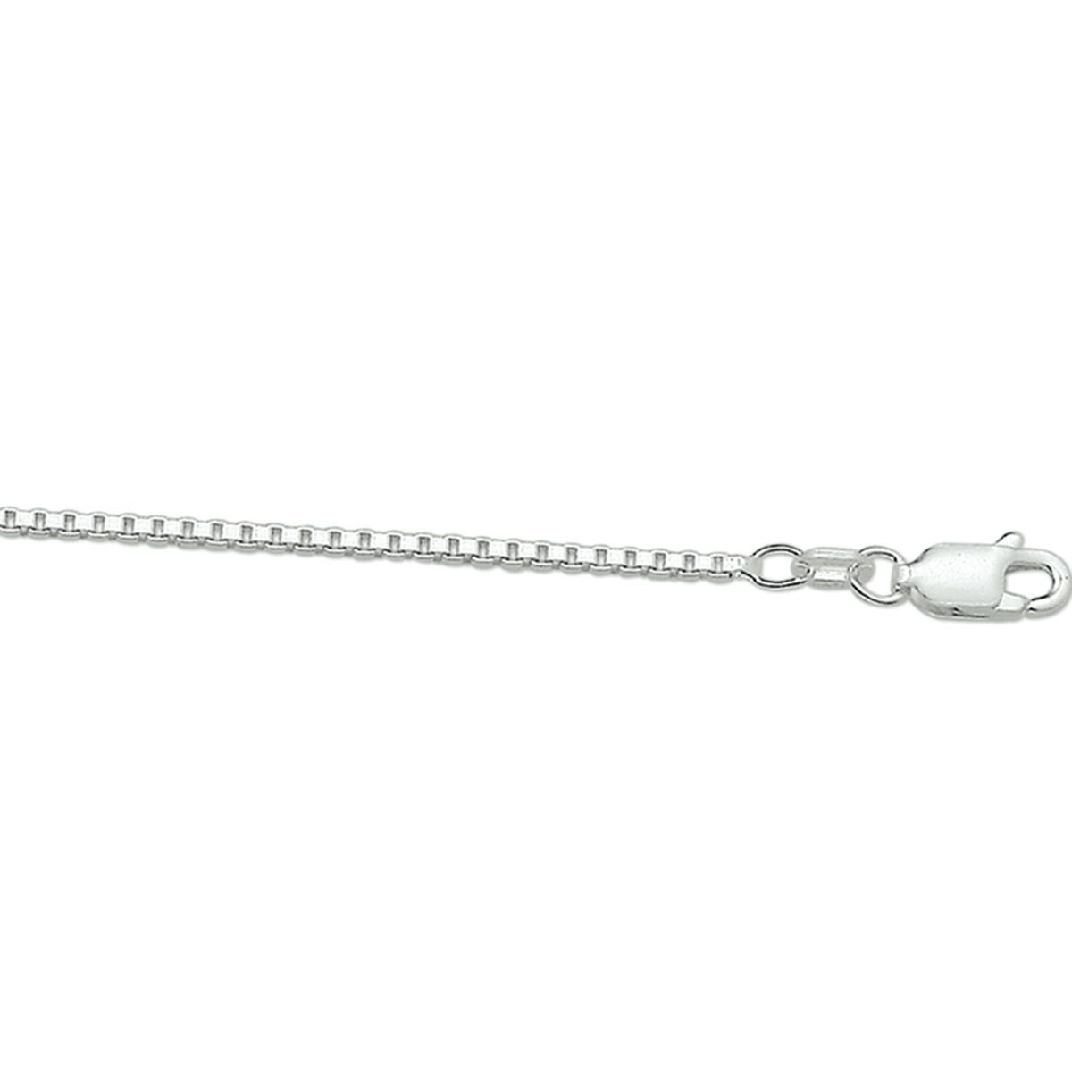 De Collier Venetiaans 1,4 mm 42 cm maakt deel uit van de Van Zaanen Zilver Collectie. Dit elegante, zilveren collier heeft een fijn Venetiaans design, perfect voor dagelijks gebruik of speciale gelegenheden. Draag het solo voor een subtiele look of als onderdeel van een laagjesstijl voor extra diepte.