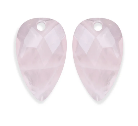 BIJ SPARKLING JEWELS BEN JE AAN HET JUISTE ADRES OM EDELSTENEN VOOR OORBELLEN TE KOPEN. DIT ARTIKEL IS BIJ ONS BEKEND ALS DE ROSE QUARTZ BLOSSOM OORSTENEN EN IS IN VERSCHILLENDE SOORTEN EDELSTEEN VERKRIJGBAAR.
ROZENKWARTS IS DE STEEN VAN DE LIEFDE. DE SUBTIELE, ZACHTE ROZE KLEUR MAAKT DE ROZENKWARTS EDELSTEEN ZEER GESCHIKT OM BIJ ELKE OUTFIT EN ELKE GELEGENHEID TE DRAGEN. DE BLOSSOM EDELSTENEN VOOR OORBELLEN ZIJN FACET GESLEPEN.