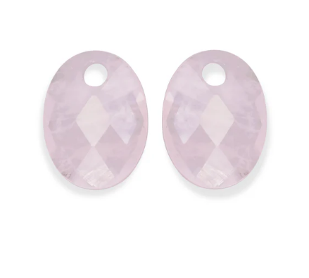 Het mix and match concept is enorm geschikt voor de oorbellen. Voor een mooie look hang jij deze Rose Quartz Medium Oval oorbel edelstenen aan jouw favoriete creolen of oorstekers.