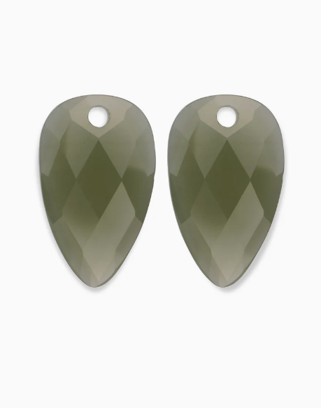 Het mix and match concept is fantastisch voor de oorbellen. Voor een mooie look hang jij deze Lime Jade Blossom oorbel edelstenen aan jouw favoriete creolen of oorstekers.