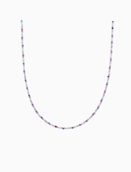 De Beaded Multi Gem kralenketting is een handgemaakte ketting met een mix van natuurlijke edelstenen in verschillende kleuren. Het tijdloze ontwerp maakt het een veelzijdig sieraad dat zowel casual als chique gedragen kan worden. Perfect om je look net dat beetje extra te geven. De ketting heeft een lengte van 42cm met een extra verlengstukje van 2cm.
