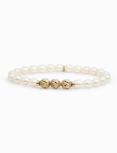 Het product "Bracelet Pearl Fuse beads - Gold  is een elegant armbandje in de categorie JEWEL, specifiek een BRACELET. Draag deze verfijnde armband solo voor een subtiele look, of combineer met andere armbanden voor een trendy laagjesstijl. Perfect voor elke gelegenheid dankzij zijn klassieke parel-ontwerp en gouden afwerking.