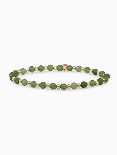 De Lime Jade Interstellar armbanden zijn perfect voor alledaags dragen. Geïnspireerd op de stand van de sterren en planeten in de cosmos, deze collectie viert onze fascinatie met het heelal. Draag de armband alleen óf stack deze met andere Sparkling Jewel armbanden voor een statement look.