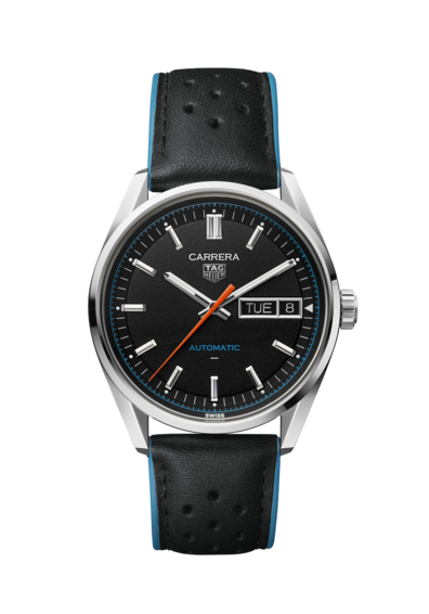 Dit TAG Heuer horloge behoort tot de Carrera collectie.
Referentienummer: wda2110.fc6614

De TAG Heuer Carrera Day-Date combineert tijdloze elegantie met moderne precisie. Aangedreven door het TH31-02-manufactuuruurwerk en gecombineerd met een veelzijdig bandsysteem, is dit stuk gemaakt voor degenen die waarde hechten aan zowel stijl als prestaties.

De zwarte korrelige wijzerplaat heeft een uniforme look, met een licht gebogen flens voor diepte en leesbaarheid. De dynamische rode gelakte centrale wijzer geeft een subtiele, sportieve touch aan dit verfijnde horloge. De achterkant van de kast is gegraveerd met een Victory Wreath-symbool, wat de reputatie van de TAG Heuer Carrera als een teken van geluk bevestigt.

Aangedreven door het TH31-02 Day-Date-manufactuuruurwerk met 80 uur gangreserve, zorgen de 41 mm fijn geborstelde stalen kast en gepolijste vaste lunette dag na dag voor betrouwbaarheid.