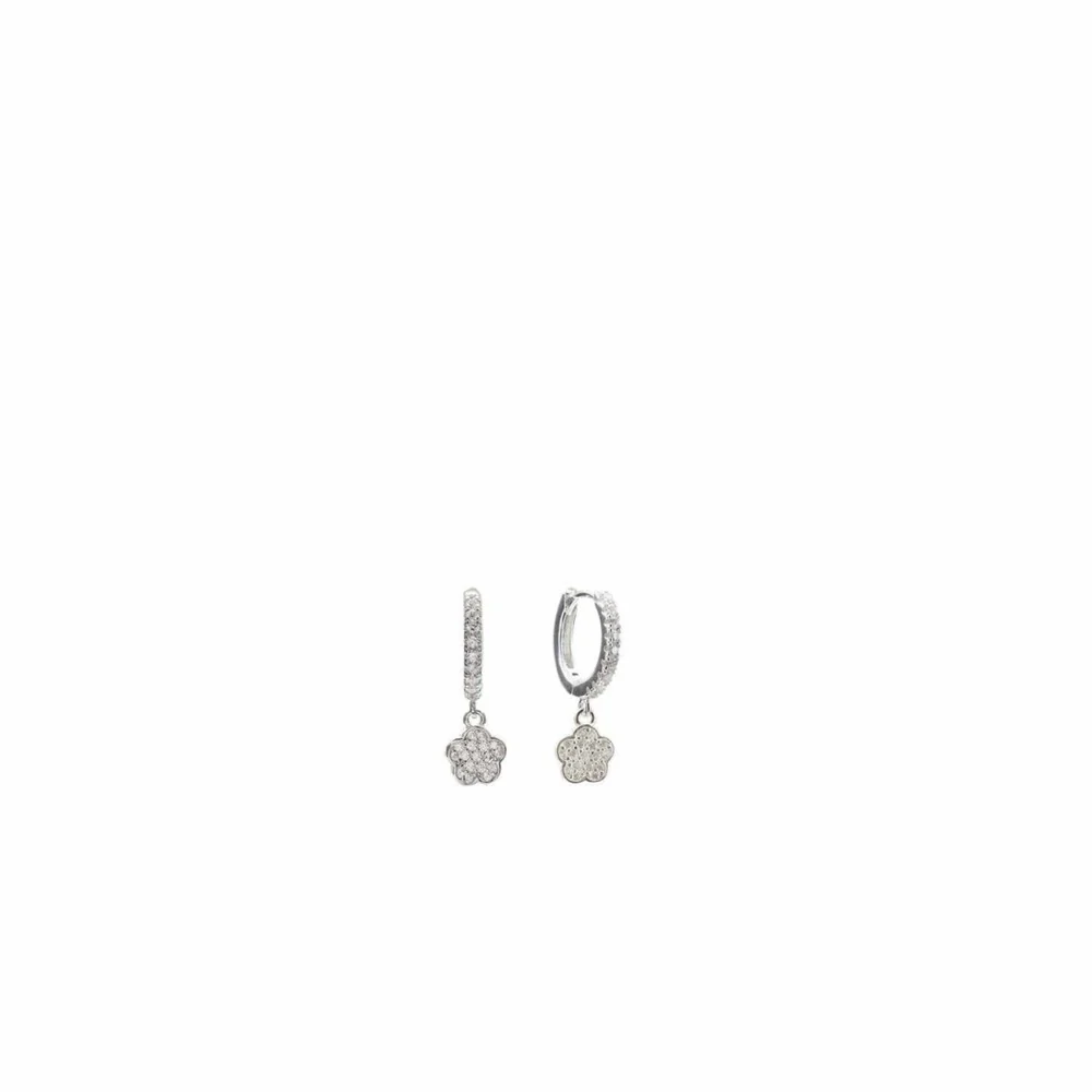 Hoop earrings with pendants and flower-shaped charm with zircons. A perfect piece to combine with other types of earrings. Sterling silver earrings with zirconia and composed of a small hoop that holds a flower motif
