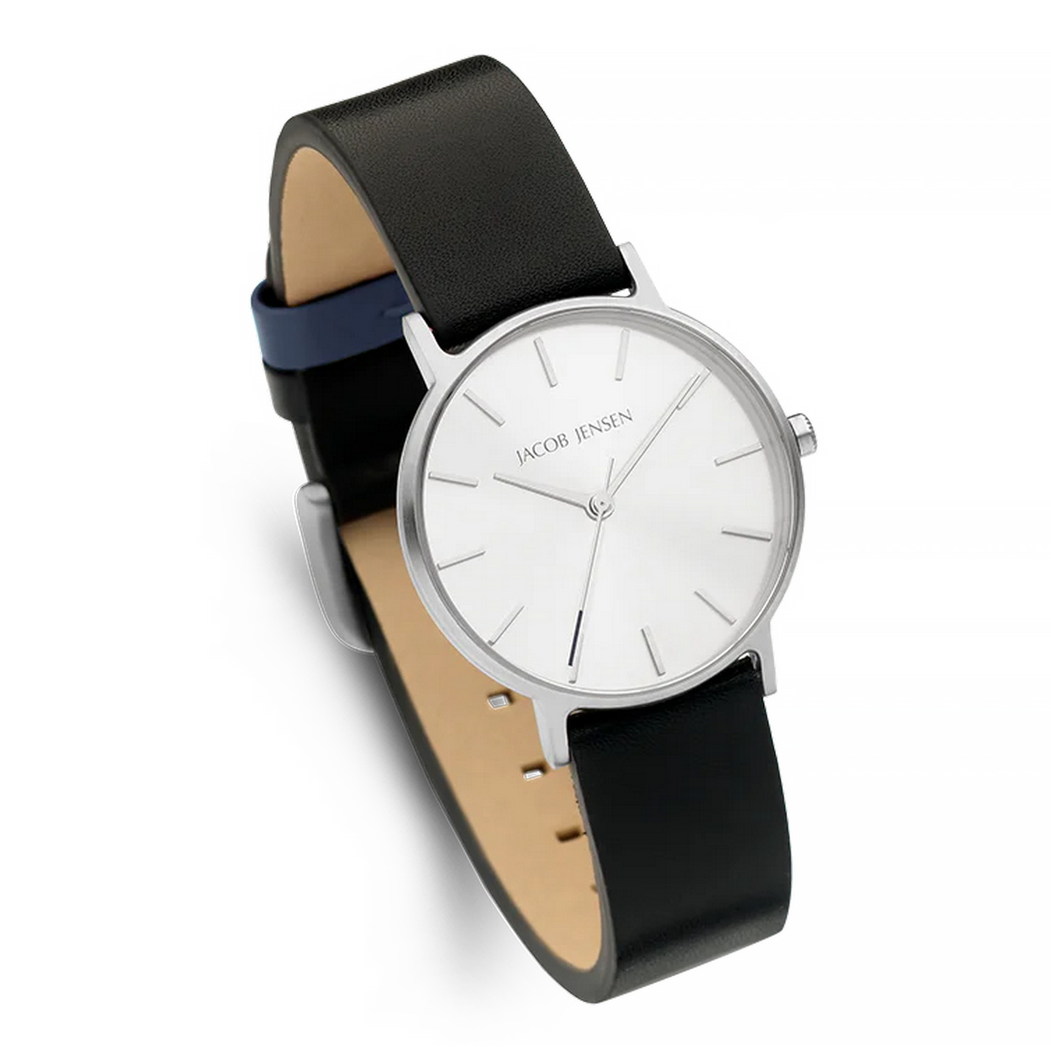 Dit horloge heeft een titanium kast en leren band en saffierglas. Het is van de serie Timeless Nordic. 
