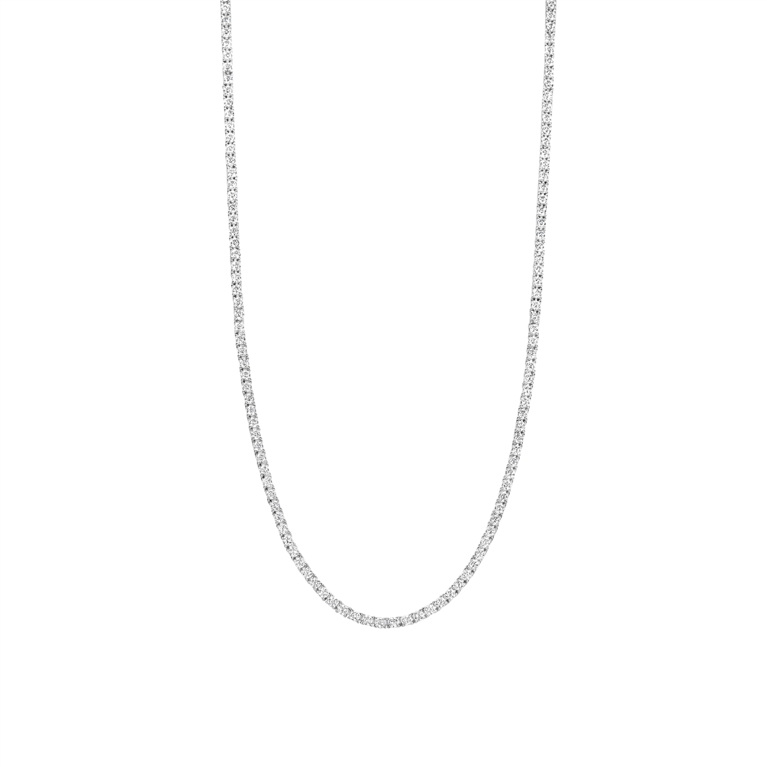 Het design van deze TI SENTO zilveren ketting 3992ZI is verrijkt met reeks witte cubic zirconia stenen. De pav&eacute; ketting is vervaardigd uit 925 sterling zilver en verzilverd om het materiaal te beschermen en de glans te behouden. De ketting is verkrijgbaar in meerdere lengtes, 39 cm en 45 cm. Deze luxueuze basic essential past bij elke look. Draag het met haar stijlvolle eenvoud of cre&euml;er een speelse look met een paar extra hangers.

