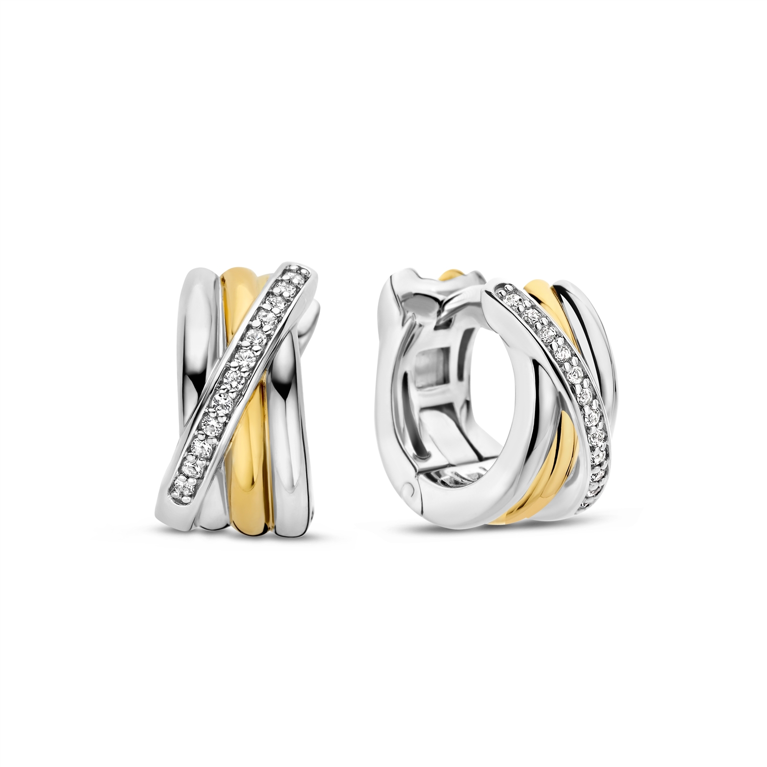 De TI SENTO Oorbellen 7960ZY zijn creolen van 12 mm gemaakt van zilver in goud en zilver kleur. Ze wegen 6,4 gram en hebben een breedte van 6 mm. Ze zijn niet nikkelvrij en hebben geen glans. Perfect te dragen voor een stijlvolle, moderne look. Combineer met andere zilveren sieraden voor een complete outfit.