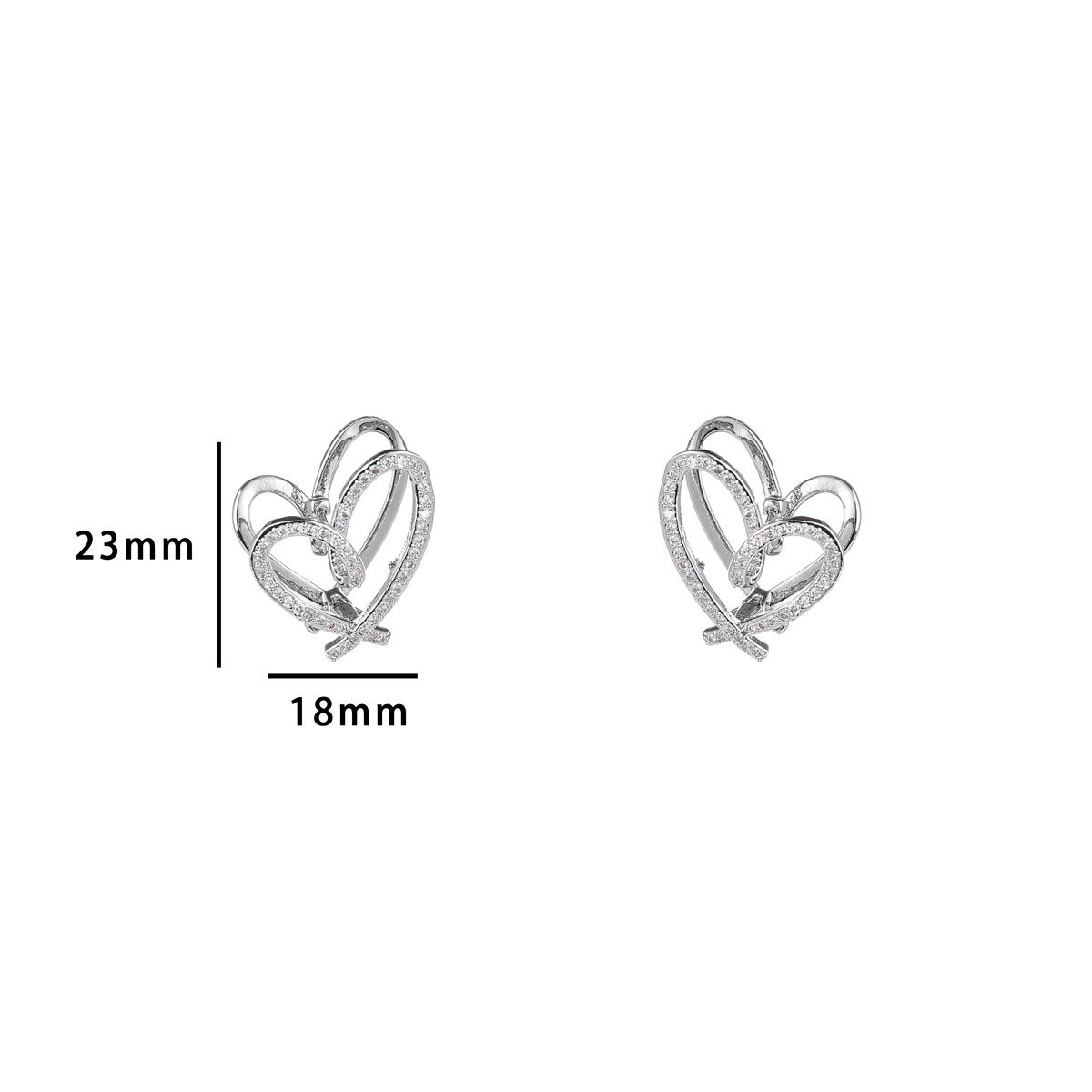 De Day & Eve oorstekers Chrystal Heart Hoop - RH, zijn stijlvolle oorbellen. Ze zijn stud oorbellen en hebben een formaat van 23. Deze elegante sieraden zijn veelzijdig en ideaal voor zowel formele als informele gelegenheden. Combineer ze met een eenvoudigere ketting voor een verfijnde look. Perfect voor dagelijks gebruik!