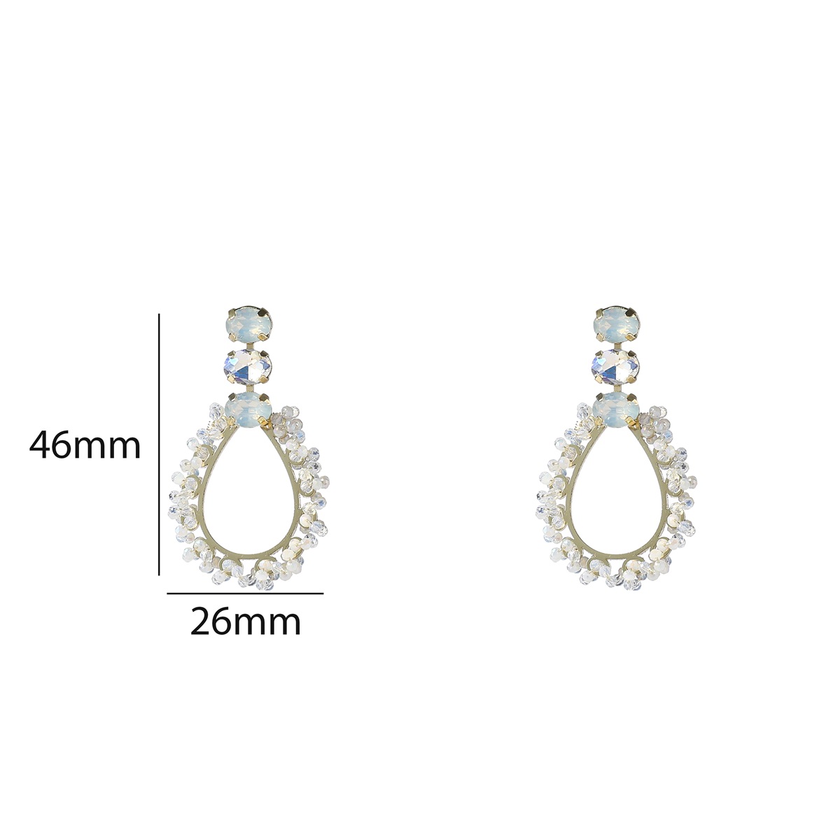De Day & Eve oorstekers Stone and Oval Dangle - 14K goldplated + Wit, zijn elegante sieraden in de categorie stud oorbellen. Met een juweelgrootte van 46 stralen ze luxe en verfijning uit. Draag ze bij zowel formele als informele gelegenheden voor een chique uitstraling. Combineer ze met bijpassende accessoires voor een complete look.