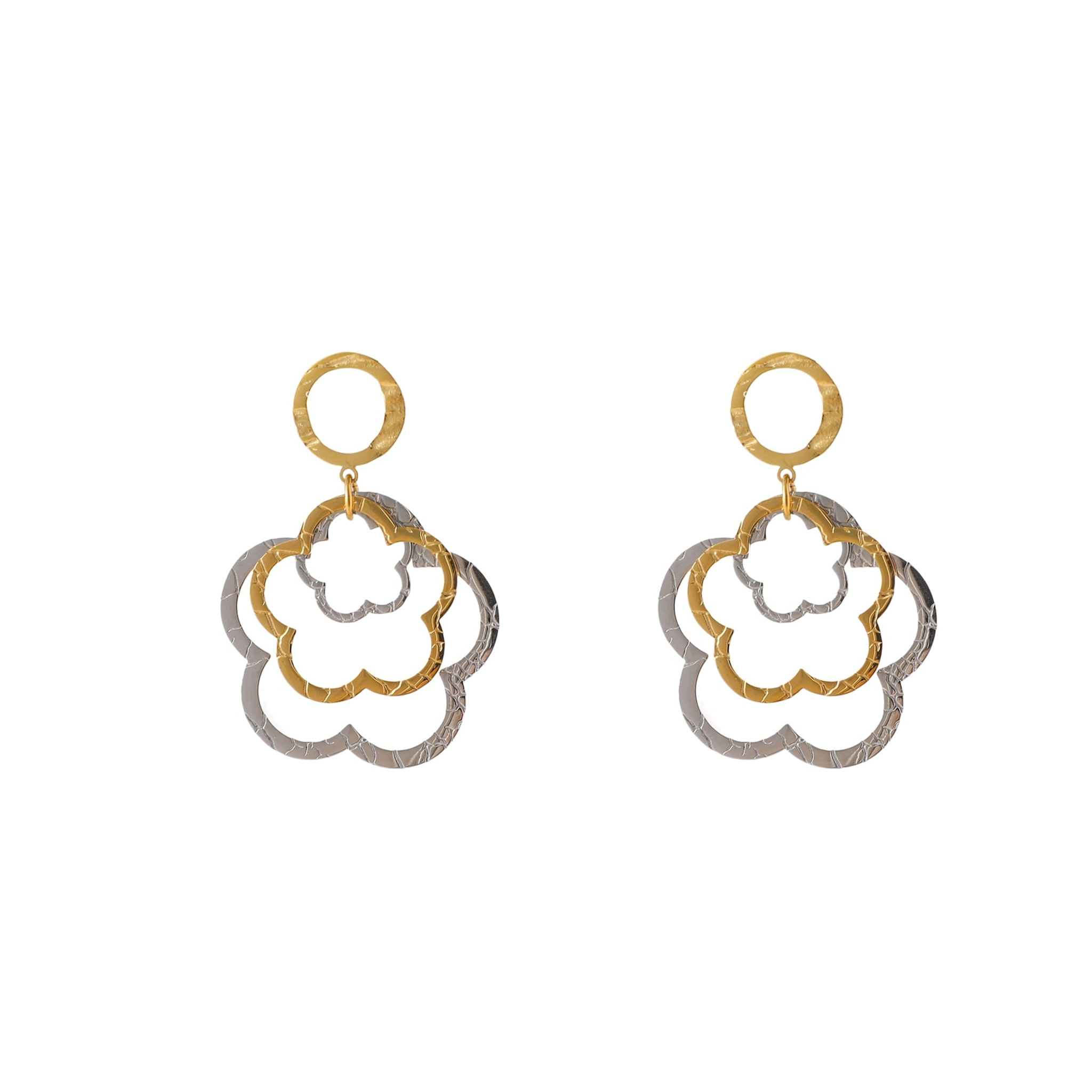 Deze Day & Eve oorstekers, hebben een uniek 2-tone Flower design. Ze voegen verfijndheid toe aan elke outfit en zijn perfect voor zowel dagelijks gebruik als speciale gelegenheden. Combineer ze met een elegante halsketting voor een complete, stijlvolle look.