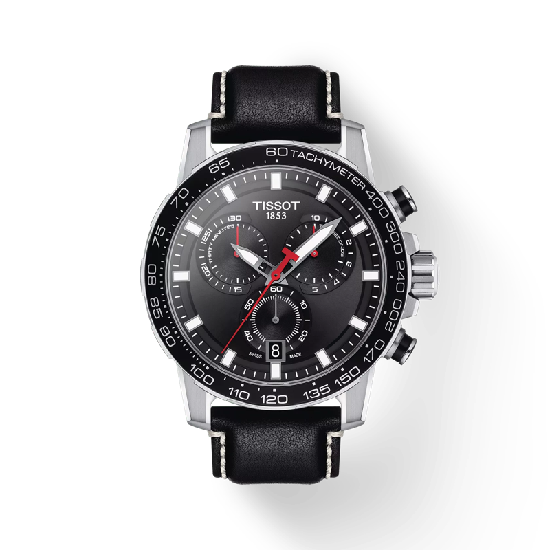 De Tissot Supersport Chrono, modelnummer, biedt een stijlvolle combinatie van een zwart polsbandje en een duurzame roestvrijstalen kast. Dit horloge is een polshorloge met datumaanduiding, ideaal voor dagelijks gebruik of formele gelegenheden. Draag het bij casual of zakelijke outfits voor een stijlvolle en tijdloze uitstraling. Perfect voor elke moderne gentleman.
