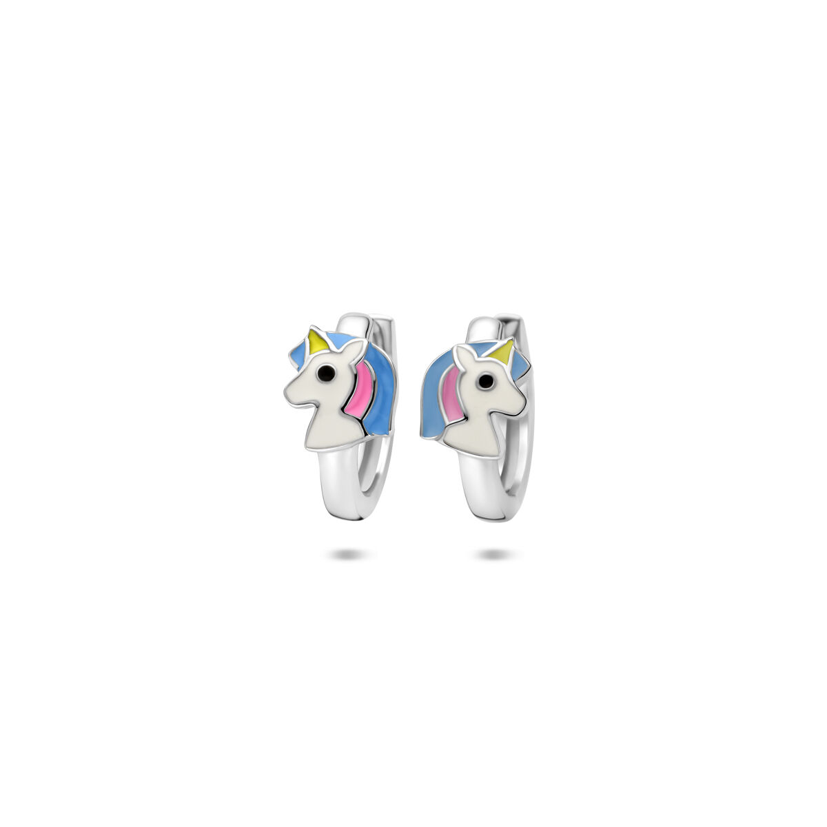 Gerhodineerd 925 zilveren klapoorringen uitgevoerd in de vorm van een emaille eenhoorn. De klapoorringen hebben een afmeting van 13x6mm.