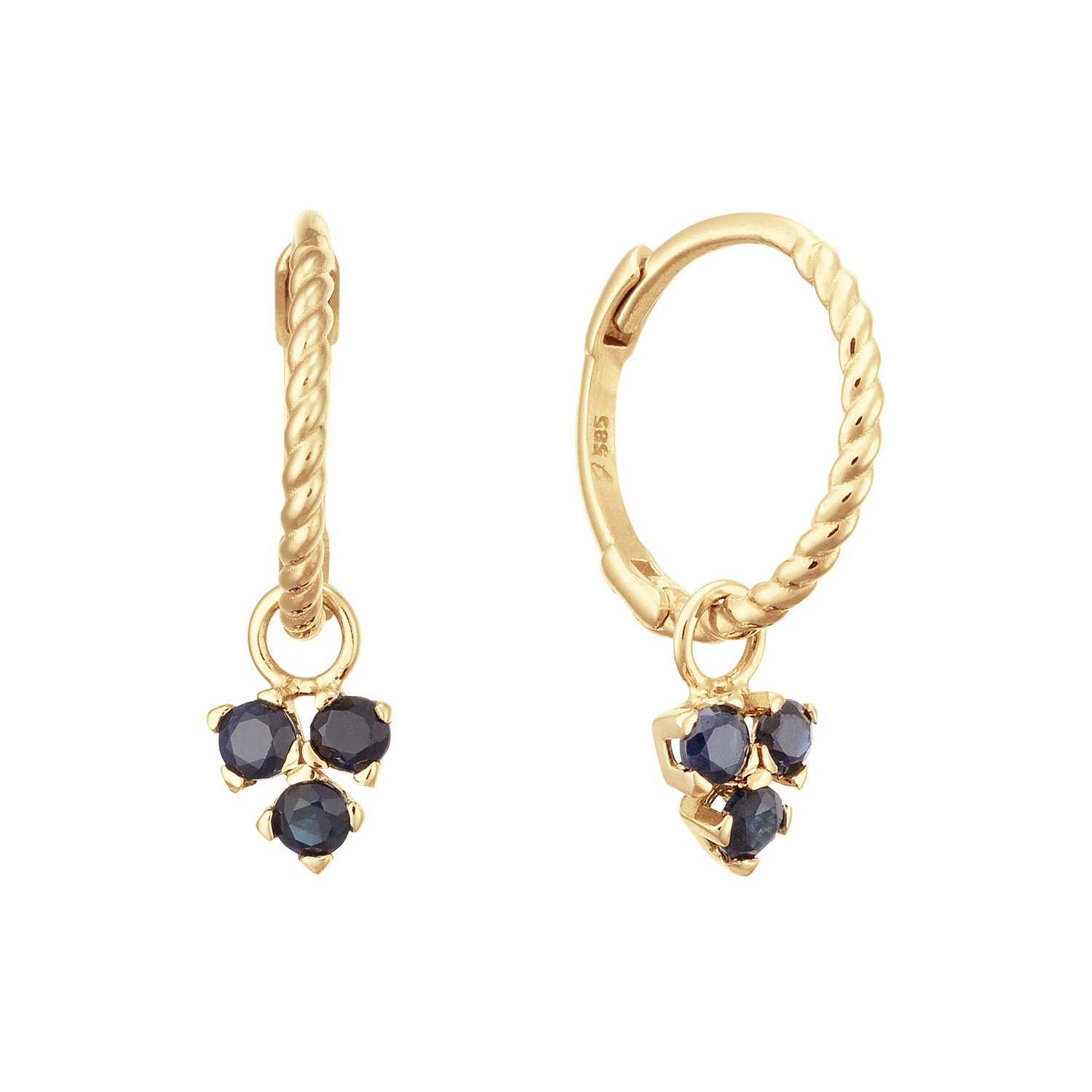De 14 karaat gouden Triangle Sapphire klapoorringen bevatten echte saffieren. Deze diepblauwe edelsteen brengt wijsheid met zich mee. Het fijne aan deze gouden oorbellen is de sluiting. Deze is namelijk gemakkelijk in en uit te doen door het klapmechanism