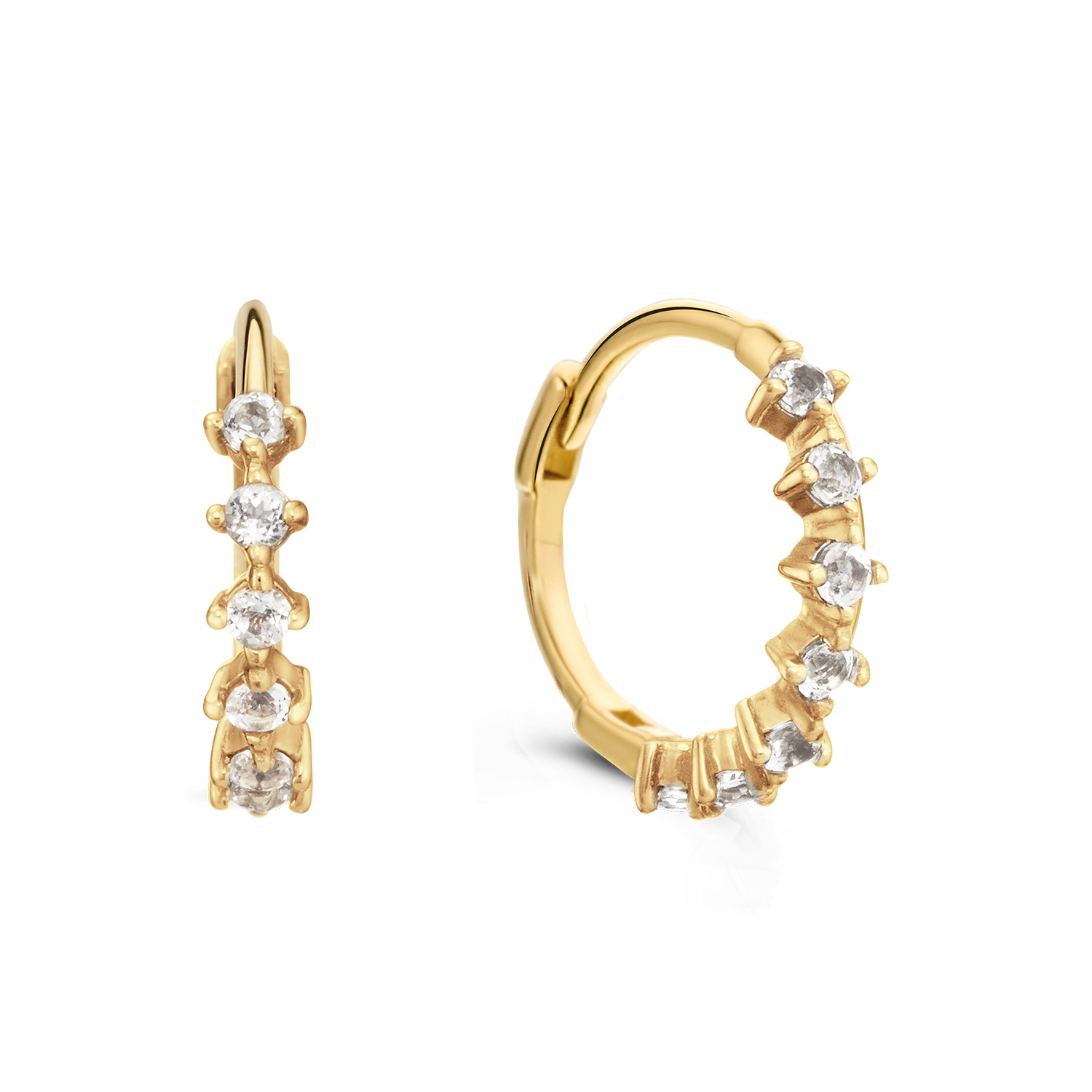 Shine met de mooie Jackie Radiance White Topaz oorringen. De oorringen zijn versierd met sprankelende witte topaas edelstenen.

Tropical Paradise
Dat Jackie van reizen houdt is geen geheim. Voor haar 14 karaat gouden sieradencollectie heeft zij zich deze keer laten inspireren door de tropen.
Haar Tropical Paradise collectie biedt een mix van elegantie en avontuur. Voel de zon schijnen waar je ook bent!

Weelderige jungles, azuurblauwe oceanen en de schittering van de zon op witte zandstranden: de ontwerpen met edelstenen zijn een weerspiegeling van Jackie’s mooiste herinneringen. Of het een dag op kantoor is of een avondje uit, deze sieraden voegen een vleugje exotische allure toe aan elke gelegenheid.

Het merk
Jackie is hét 14 karaat gouden on trend sieradenmerk. De collecties zijn geïnspireerd op de reizen die ik maak, van stedentrips tot exotische oorden. Elk gouden sieraad is helemaal van nu, handgemaakt door Europese goudsmeden en vervaardigd van overwegend gerecycled goud met echte edelstenen en zoetwaterparels. Elke collectie is dan ook met veel liefde en passie samengesteld. Mijn Jackie sieraden zijn de perfecte finishing touch voor iedere outfit!

Specificaties
- Oorsieraad
- Materiaal: 14 Karaat - Geelgoud - 585
- Hoops Wit topaas
- Lengte 12mm