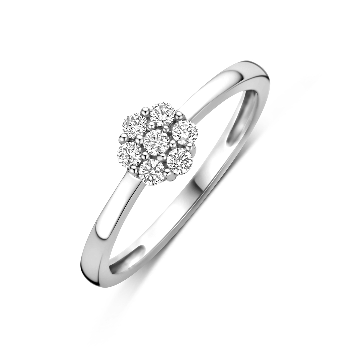 Gerhodineerd 925 zilveren ring uitgevoerd met zirkonia. De ring heeft een breedte van 6mm.