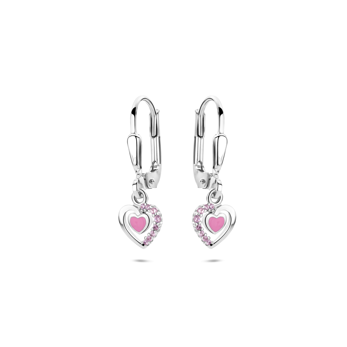 Gerhodineerd 925 zilveren oorhangers uitgevoerd in de vorm van een emaille hart met een schitterende roze zirkonia rij. De oorhangers hebben een totale hoogte van 21mm.