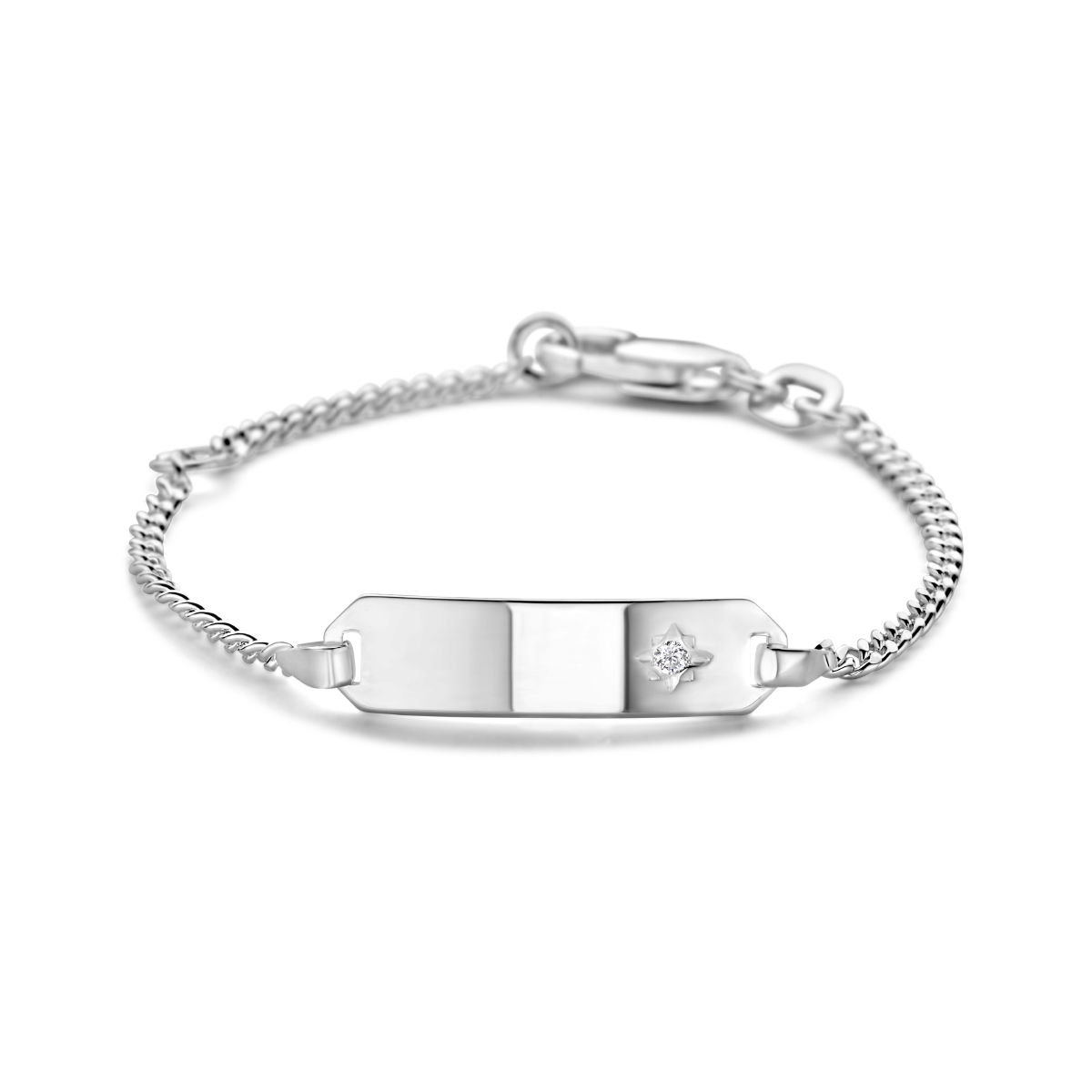 Zilveren graveerarmband met zirkonia. De breedte van de graveerplaat bedraagt 5mm. De schakelbreedte is 1.7mm.