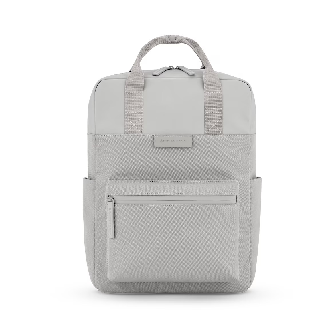 Materiaal
Materiaal buitenkant: gerecycled PET, vegan tech-materiaal / Materiaal binnenkant: gerecycled PET
Afmetingen
39 (h) x 28 (b) x 11,5 (d) cm
Gewicht
0,9 kg
Kleur binnenkant
Grijs

