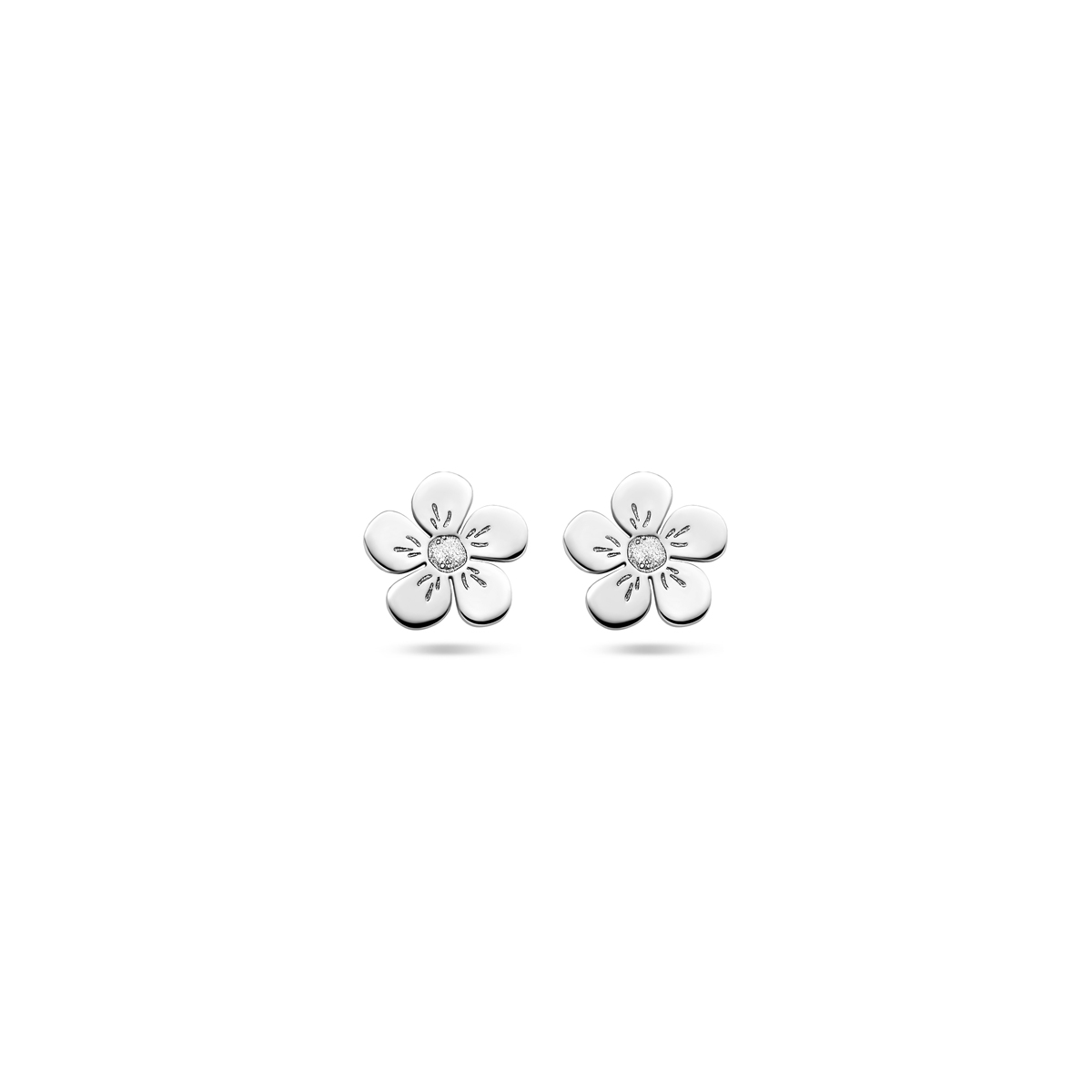 De ZILVER OORSIERADEN heeft een juweelbreedte en diameter van 7,5 mm, weegt 0,8 gram en is gemaakt van met rodium geplatineerd materiaal. Het heeft een glanzende afwerking. Deze stijlvolle stud oorbellen zijn perfect voor dagelijks gebruik of speciale gelegenheden. Combineer met casual of formele outfits voor een verfijnde uitstraling.
