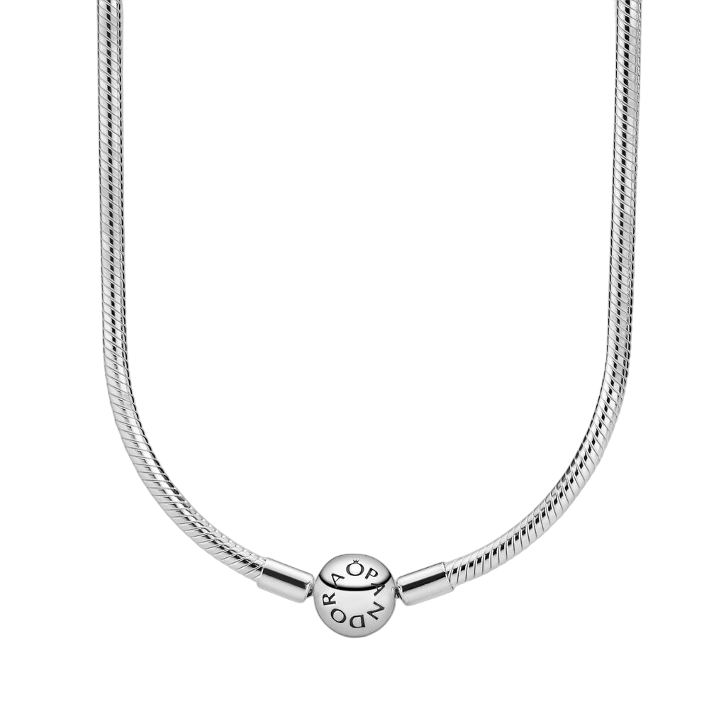 Deze gladde snake chain ketting is een geavanceerde musthave voor jouw Pandora collectie. Hij is verkrijgbaar in diverse lengtes, gemaakt van sterling zilver en afgewerkt met een balsluiting met reliëf. Draag jouw Pandora armband zonder opsmuk in een eenvoudige elegante stijl of creëer een unieke look met jouw persoonlijke keuze aan bedels. Maak je stijl helemaal af met een paar glinsterende, met siliconen gevoerde Pandora clips. Dit is een stijlvolle manier om je bedels de ordenen en vast te zetten.