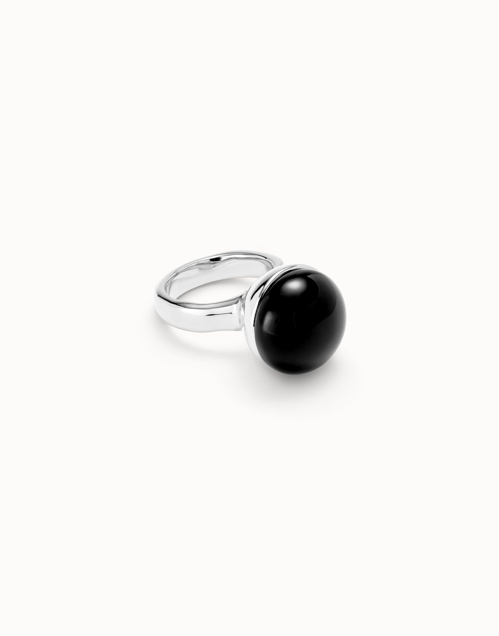 Productnummer ANI0845NGRMTL18 van een ongekend merk is een elegante ring, gecategoriseerd als "JEWEL". Draag deze opvallende ring als een stijlvol accent op elke vinger. Perfect voor dagelijkse elegantie of speciale gelegenheden. Combineer met andere sieraden voor een complete look. Voeg verfijning toe aan jouw look met deze prachtige accessoire.