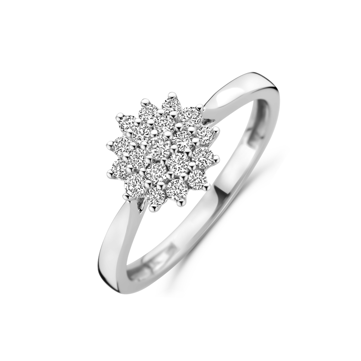 14k Witgouden ring uitgevoerd met lab grown diamant. De ring heeft een breedte van 9mm. Het totale diamantgewicht is 0.33ct. Lab grown diamanten zijn diamanten die ontstaan in een laboratorium. Onder extreem hoge druk en temperatuur wordt het natuurlijk ontstaansproces nagebootst met als eindresultaat een diamant met dezelfde chemische eigenschappen maar met een andere oorsprong.