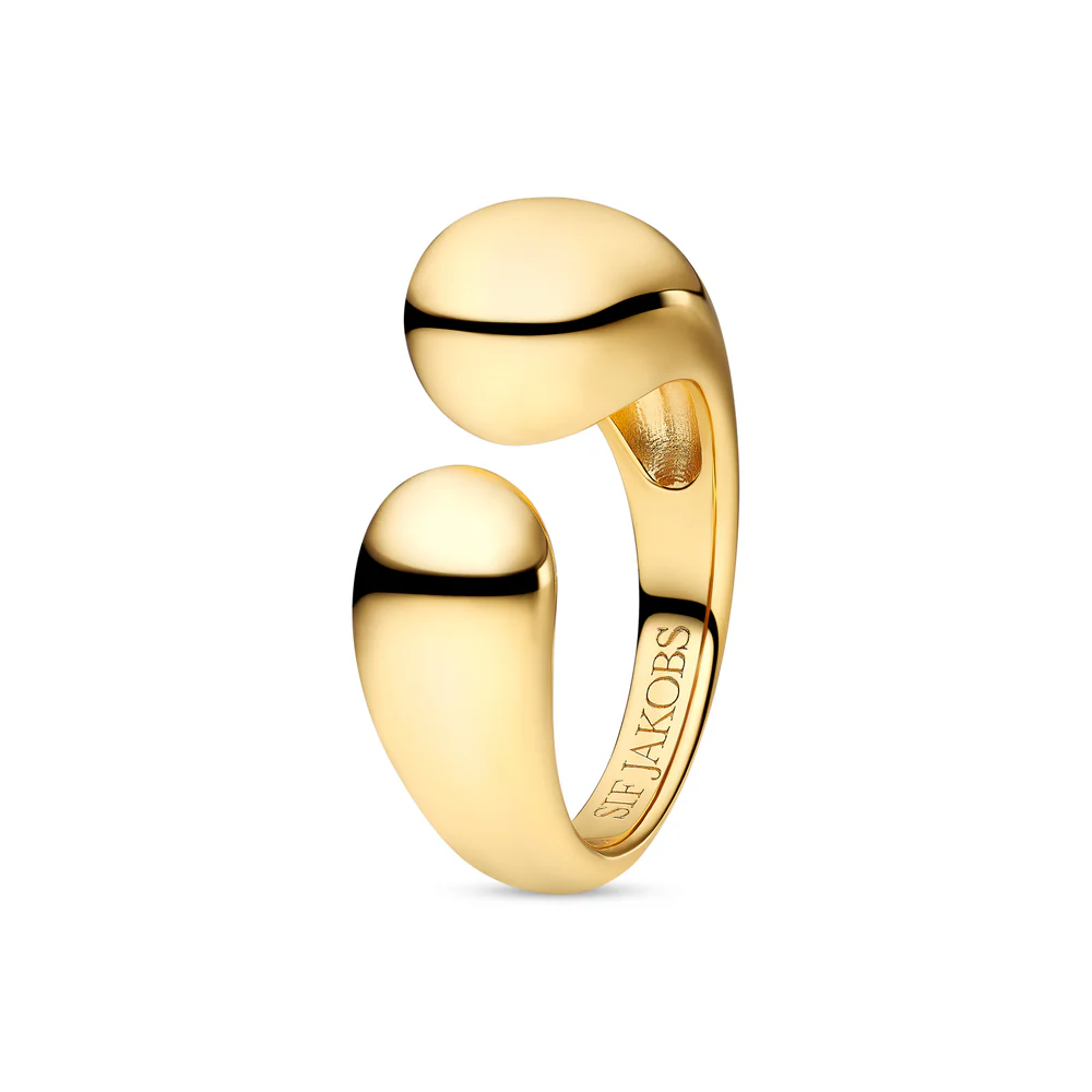De SJ-R2481-YG-54 is een prachtige ring die elke outfit compleet maakt. Deze elegante sieraden zijn ideaal voor elke gelegenheid. Draag hem solo voor een subtiele look of combineer met andere ringen voor een trendy effect. Perfect voor dagelijks gebruik of speciale gelegenheden. Voeg een vleugje verfijning toe aan je stijl met deze ring!