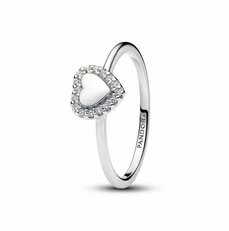 Maak het persoonlijk met de Graveerbare Hart Halo Ring. Deze sterlingzilveren ring heeft een hart in het midden die wordt omringd door sprankelend pavé. Het gepolijste hart kan worden gegraveerd met je persoonlijke boodschap. Kies initialen, een datum of een kleine herinnering waarvan jij, of de ontvanger, een glimlach op het gezicht zal krijgen. Het eindresultaat is een slank sieraad met een unieke betekenis.