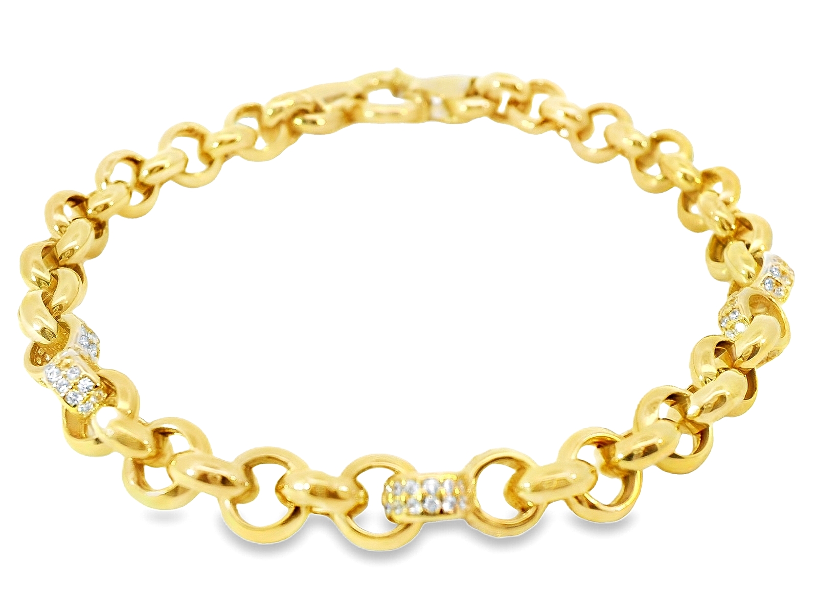 Deze schitterende geelgouden jasseron armband (10.gr) is een tijdloos en elegant sieraad dat perfect is voor elke gelegenheid. Gemaakt van 14 karaat goud, straalt deze armband luxe en verfijning uit. De klassieke jasseron schakels zorgen voor een robuuste en stijlvolle uitstraling, terwijl de toevoeging van sprankelende zirkonia’s een subtiele en elegante glans geeft.

Dankzij de stevige sluiting en het comfortabele ontwerp is deze armband perfect voor dagelijks gebruik, maar ook een prachtige finishing touch voor een chique outfit. Combineer het met andere sieraden of draag het als een op zichzelf staand statement piece.

Een tijdloos en stralend sieraad dat luxe en elegantie uitstraalt! 