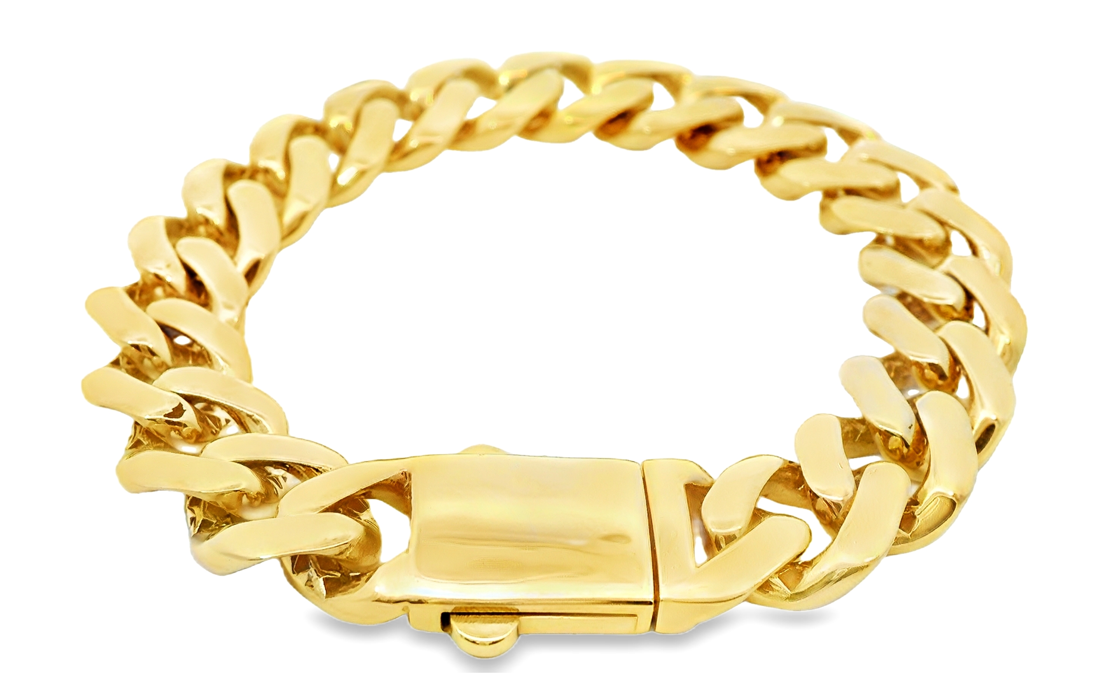 Deze prachtige geelgouden gourmet armband (21.66 gr), vervaardigd uit 14 karaat goud, straalt luxe en robuuste elegantie uit. Met een breedte van 12 mm is deze armband een echte blikvanger, perfect voor wie houdt van een krachtige en stijlvolle uitstraling.

Het klassieke gourmet design met vlakke, glanzende schakels zorgt voor een tijdloze en mannelijke look. De stevige baksluiting met veiligheidsclip biedt extra zekerheid en draagcomfort, zodat de armband altijd goed blijft zitten.

Of je nu een statement piece zoekt voor dagelijks gebruik of een waardevol cadeau voor een speciaal moment, deze gourmet armband is een perfecte keuze. Een combinatie van klasse, vakmanschap en duurzame kwaliteit! 