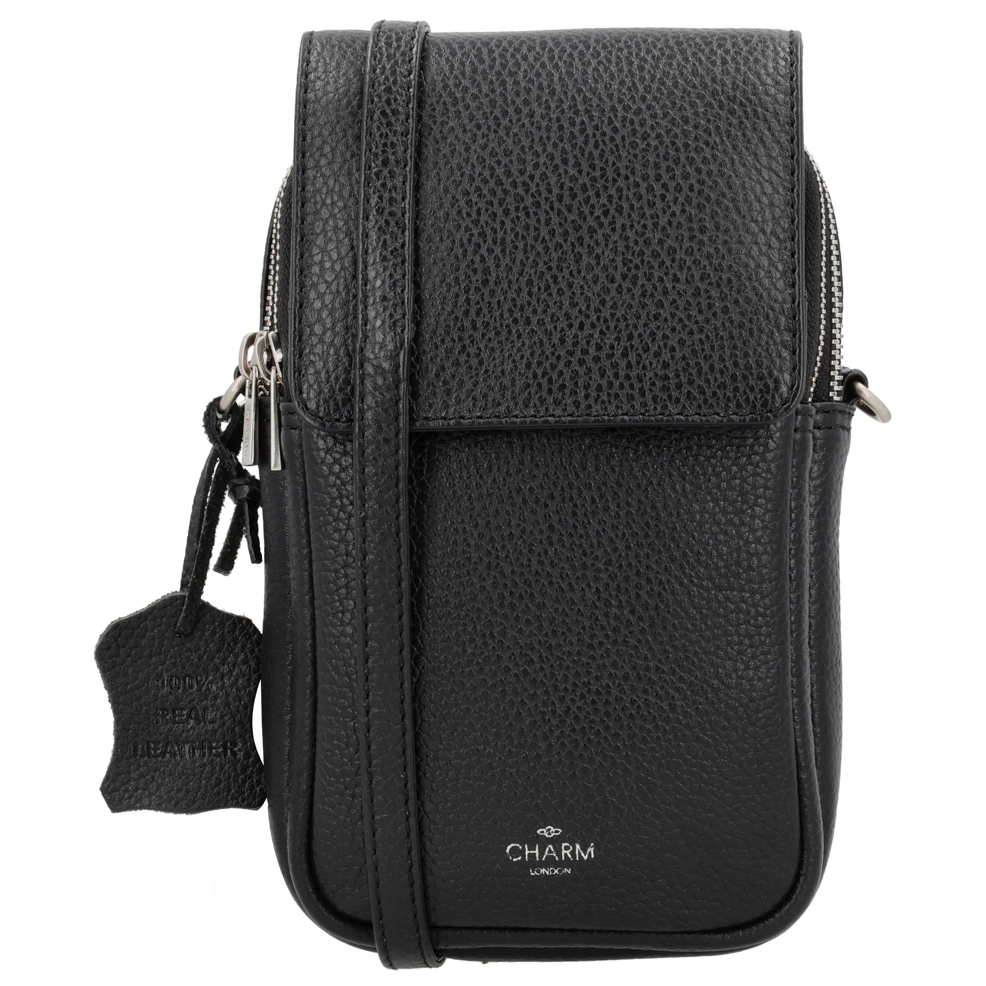 De Charm London Washington Telefoontasje is het ideale accessoire voor wie stijl en functionaliteit wil combineren in een compact formaat. Gemaakt van hoogwaardig materiaal en ontworpen met oog voor detail, is dit tasje perfect voor onderweg of een dag waarop je licht en georganiseerd op pad wilt gaan.

Het tasje beschikt over twee ritsvakken en een handige overslag, zodat je je spullen veilig kunt opbergen. Binnenin is ruimte voor je telefoon én vier pasjesvakken, zodat je alles wat je nodig hebt overzichtelijk bij de hand hebt.

Dankzij de verstelbare en afneembare schouderband draag je het telefoontasje precies zoals jij wilt: crossbody, over de schouder of als clutch.

Kenmerken:


Twee ritsvakken en een overslag
Vier vakjes voor pasjes
Ruimte voor je telefoon
Verstelbare en afneembare schouderband
