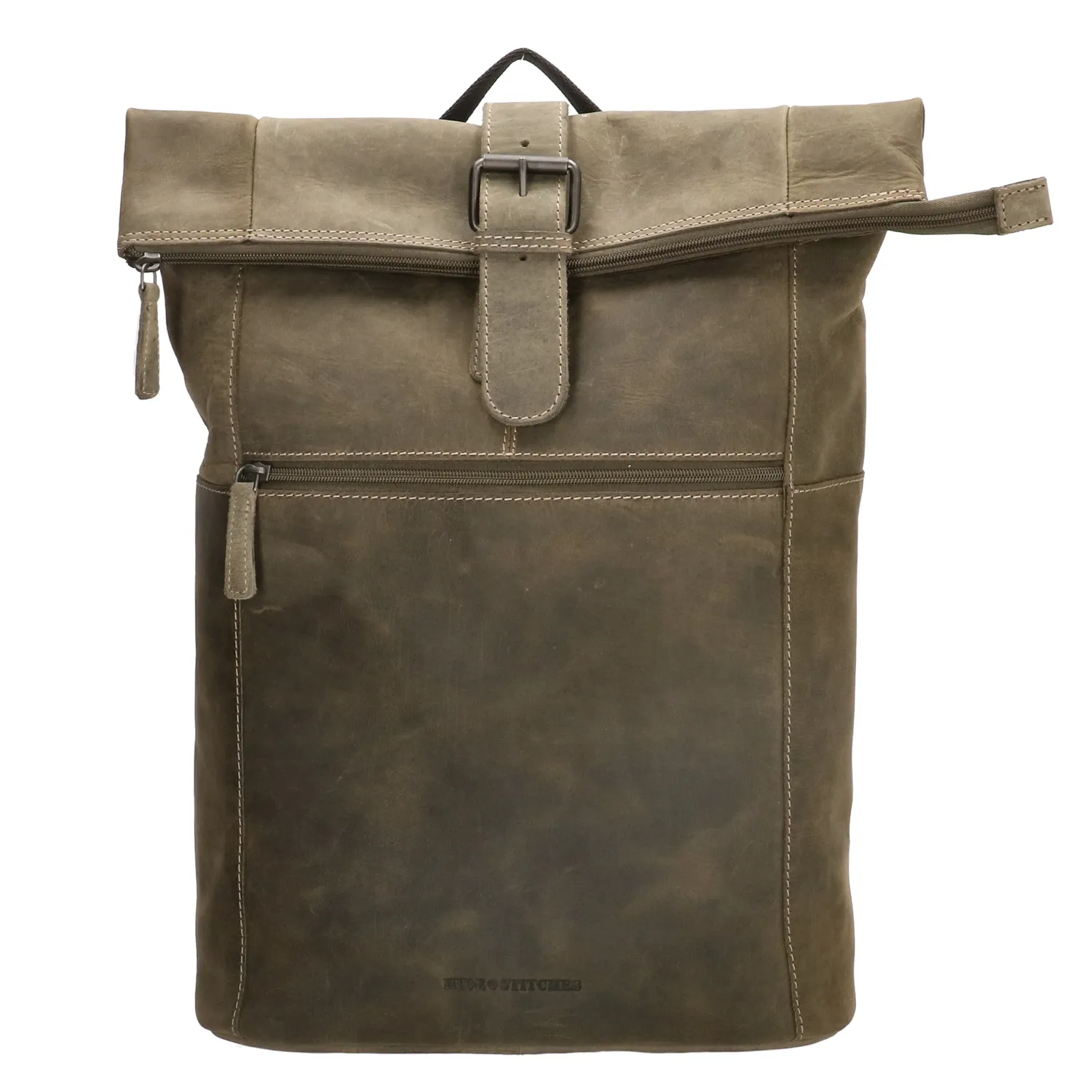 Stoere rugzak gespot! Kijk eens naar deze praktische, strakke rugzak uit de Idaho serie van Hide & Stitches! Het hoofdvak van de tas sluit door middel van een ritssluiting met gesp en in het hoofdvak bevinden zich een 15,6 inch laptopvak en een ritsvak. Daarnaast bevindt zich op de voorzijde van de tas een ritsvakje, handig voor wat kleine essentials zoals haarelastieken of je oortjes. Het rugpaneel van de tas is gewatteerd, dit zorgt voor extra draagcomfort. De schouderbanden van de tas zijn verstelbaar en naast schouderbanden heeft de tas ook nog eens een borst- en buikband! Dat is ideaal voor bijvoorbeeld lange wandelingen. Je pakt 'm gemakkelijk op aan het enkele handvat op de bovenzijde van de tas. Zie jij jezelf al op avontuur gaan met deze toffe rugtas van Hide & Stitches bij je? 

De eigenschappen van deze rugzak zijn:

Rolltop met schuif-/clicksluiting
Hoofdvak met ritssluiting
Ritsvak in de tas
Gewatteerd 15,6 inch laptopvak
Ritsvak op voorzijde met daarin een organizer
Gewatteerd rugpand
Verstelbare, gewatteerde schouderbanden 
Borst- en buikband