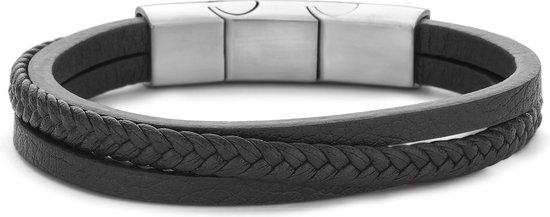 Deze Frank 1967 Junior leren armband is ontworpen voor jonge trendsetters. De armband bestaat uit drie gevlochten strengen van stijlvol zwart leer, wat zorgt voor een stoere uitstraling. Met een comfortabele lengte van 15,5 cm is hij geschikt voor vrijwel elke polsmaat. Of het nu voor dagelijks gebruik is of voor speciale gelegenheden, deze armband is het ideale accessoire om elke outfit compleet te maken.