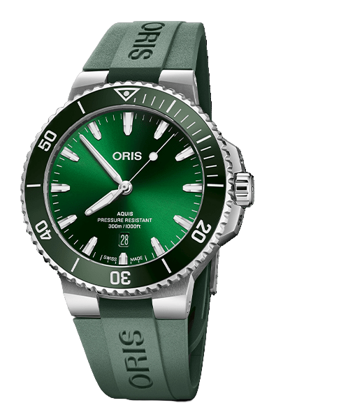 Een Oris horloge model Aquis Date met een groene wijzerplaat en lunette en een groene Caoutchouc band.