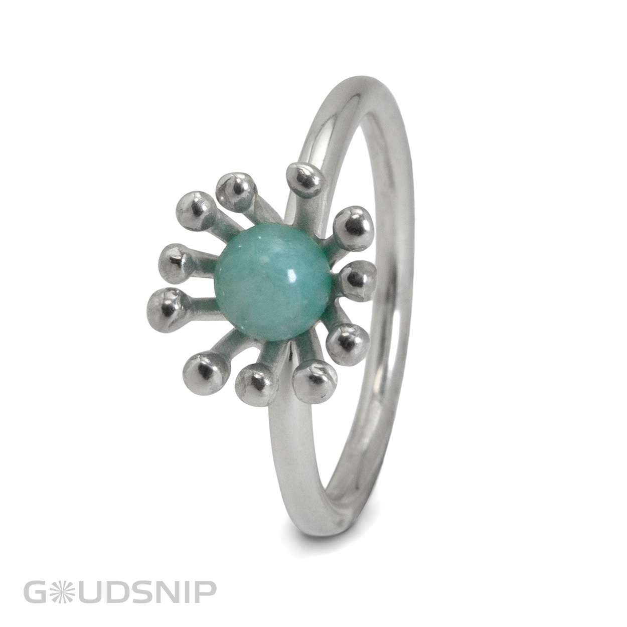 Handmade zilveren ring in ons atelier. Deze ring is ook verkrijgbaar in goud en met andere edelstenen.