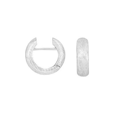 Heide Heinzendorff oorsieraden-systeem:
Een systeemconcept dat u talloze combinatiemogelijkheden biedt.

Om te beginnen kiest u eerst een paar van uw favoriete System Hoop-oorbellen. Vervolgens selecteert u één of meerdere systeemhangers. Met één klik plaatst u de hangers in de creolen. Wilt u een andere look? Kies gewoon een andere set, dan draag je altijd de oorbellen die passen bij je outfit, je stemming en je energie.