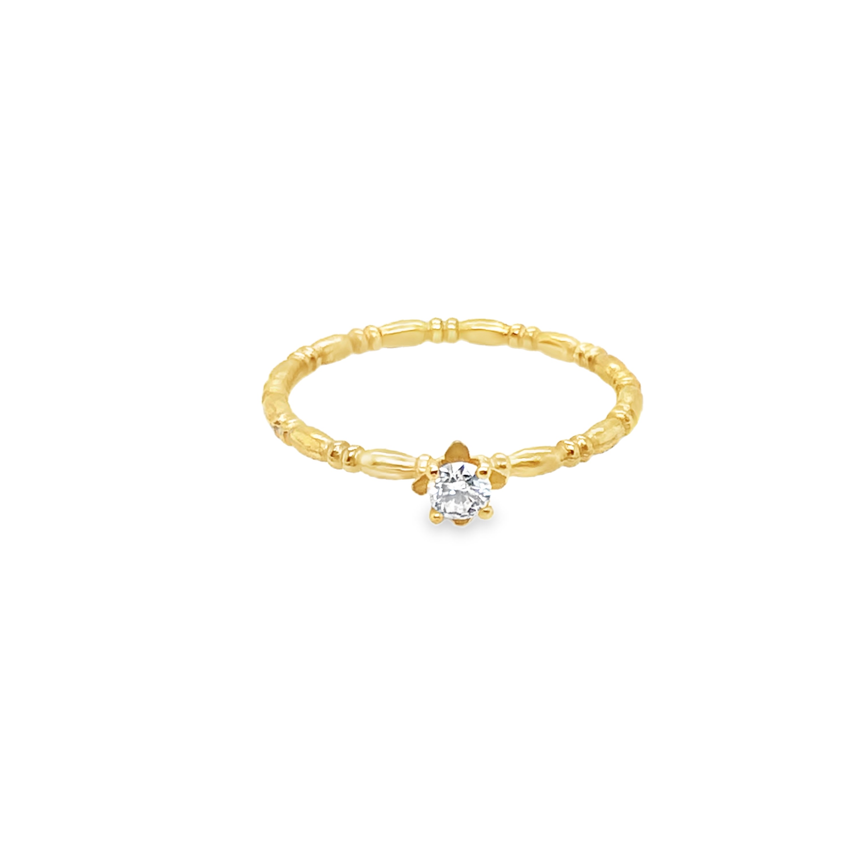 Der Verlobungsring "Juliette Capulet" zeichnet sich durch ein elegantes Design und hochwertige Verarbeitung aus. Tragen Sie ihn am Ringfinger der linken Hand für traditionelles Flair und Eleganz. Perfekt, um Ihrer Liebsten ein unvergessliches Symbol Ihrer Liebe zu schenken. Gefertigt in Gold 750 mit einem weißen Brillanten 0,10ct