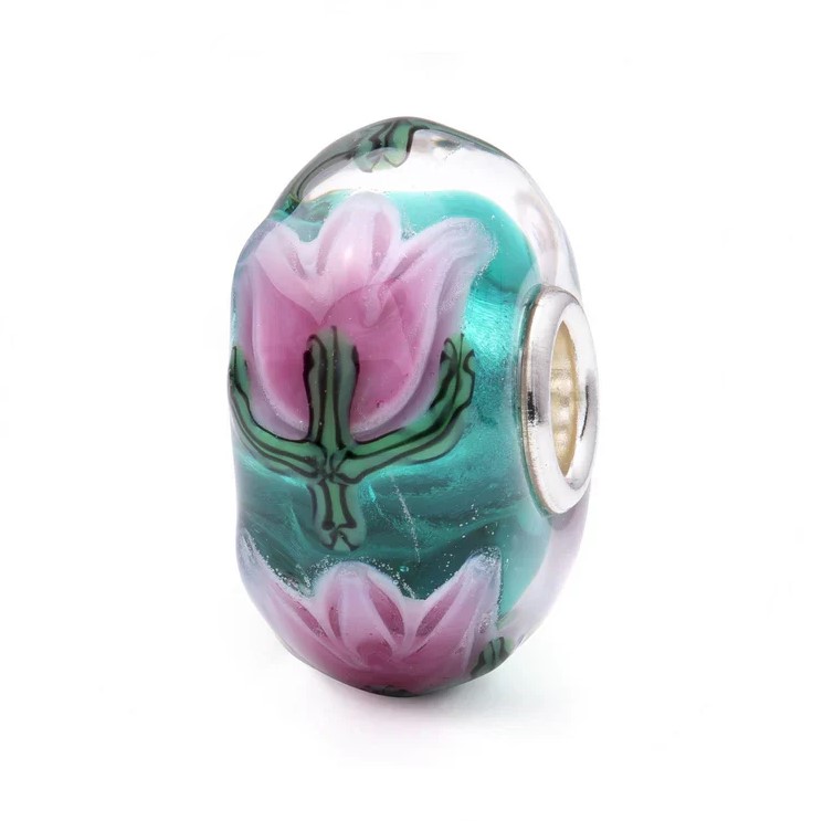 Roze is zoet, roze is lief. Roze tulpen symboliseren geluk en elegantie. Als je roze tulpen aan een vriend(in) geeft, wens je haar veel succes. Deze kraal is speciaal voor de Benelux ontworpen en wordt hier exclusief uitgebracht.