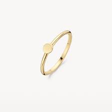 Deze Blush Ring is een verfijnde gouden ring met een breedte van 1,2 mm. Deze ring is perfect als een subtiel mode-accessoire of als aanvulling op andere sieraden. Draag hem solo voor een elegante uitstraling of combineer met andere ringen voor een trendy look. Ideaal voor dagelijks gebruik en speciale gelegenheden.