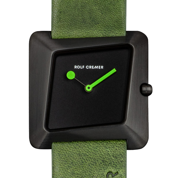 De Rolf Cremer horloge Twister groen, is een uniek uurwerk met een roestvrijstalen kast en een groene band. Dit polshorloge heeft geen datumfunctie, waardoor het ontwerp simpel en stijlvol blijft. Draag deze horloge casual of elegant, dankzij de opvallende kleur en moderne uitstraling is hij ideaal voor iedere gelegenheid.