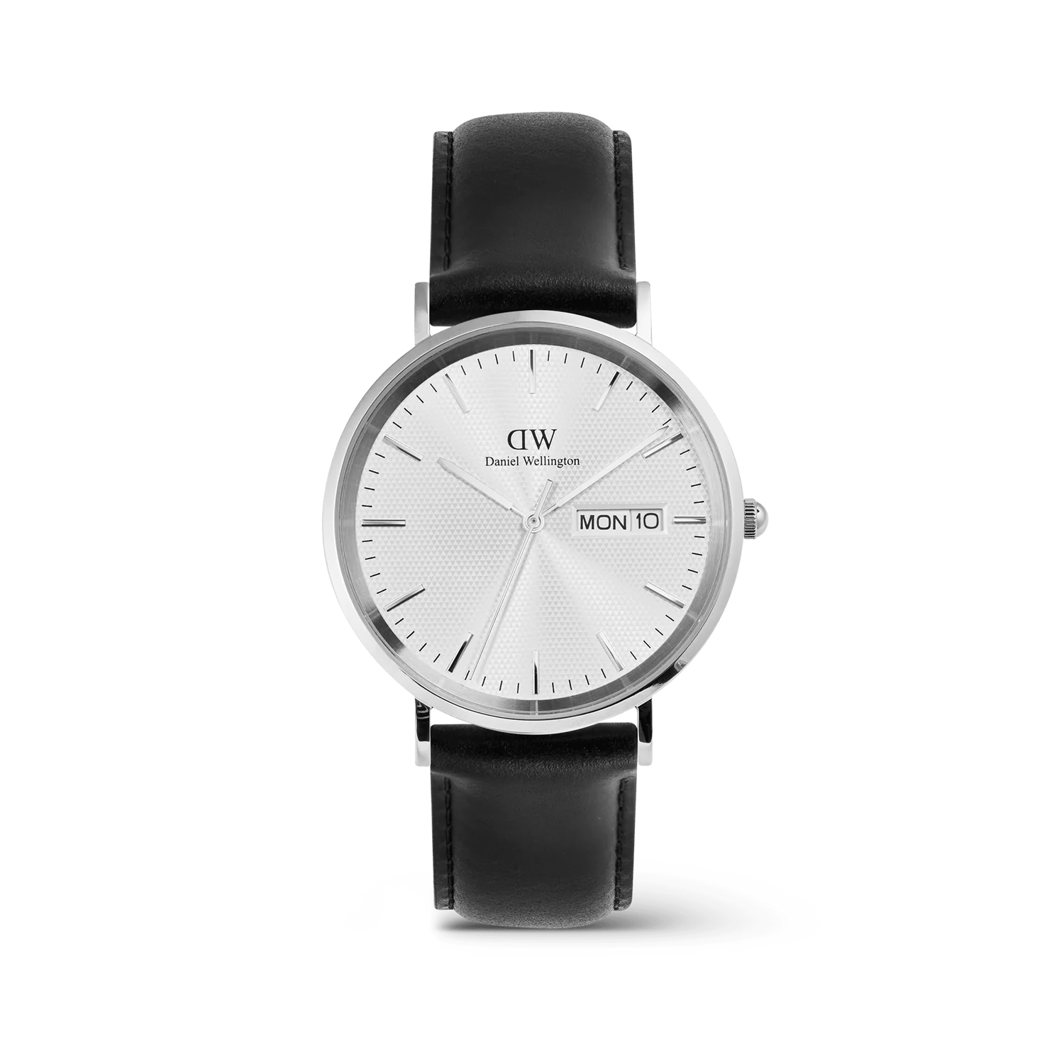De Daniel Wellington Horloge Classic Day Date, modelnummer DW00100832, heeft een roestvrijstalen zilverkleurige ronde kast van 40 mm met een dikte van 8 mm, en een zwarte lederen band van 20 mm breed. Met analoog uurwerk, strepen als wijzerplaatindex en datumfunctie. Nikkelvrij en waterdicht tot 3 ATM. Perfect voor formele en casual gelegenheden. Comfortabel om de pols.