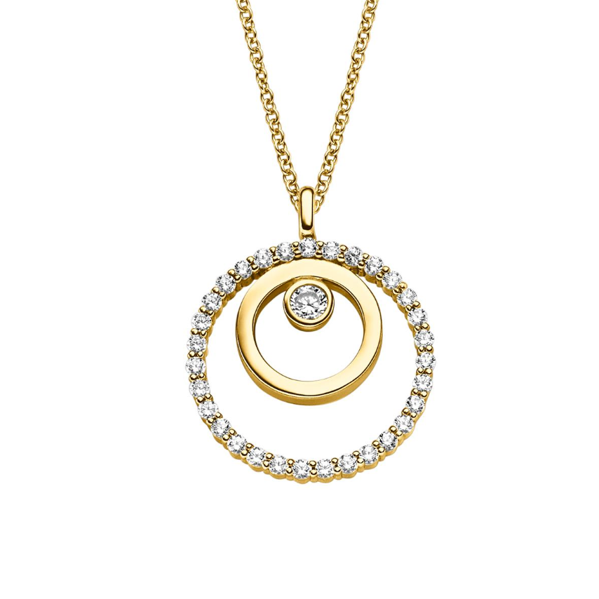 Prachtige goudkleurig collier vervaardigd vna 925 zilver. De buitenste ring is volledig bezet met zirkonia's, evenals de zirkonia die de binnenste rij voordoet. Het goudkleurige collier heeft een draaglengte van 42-45cm.