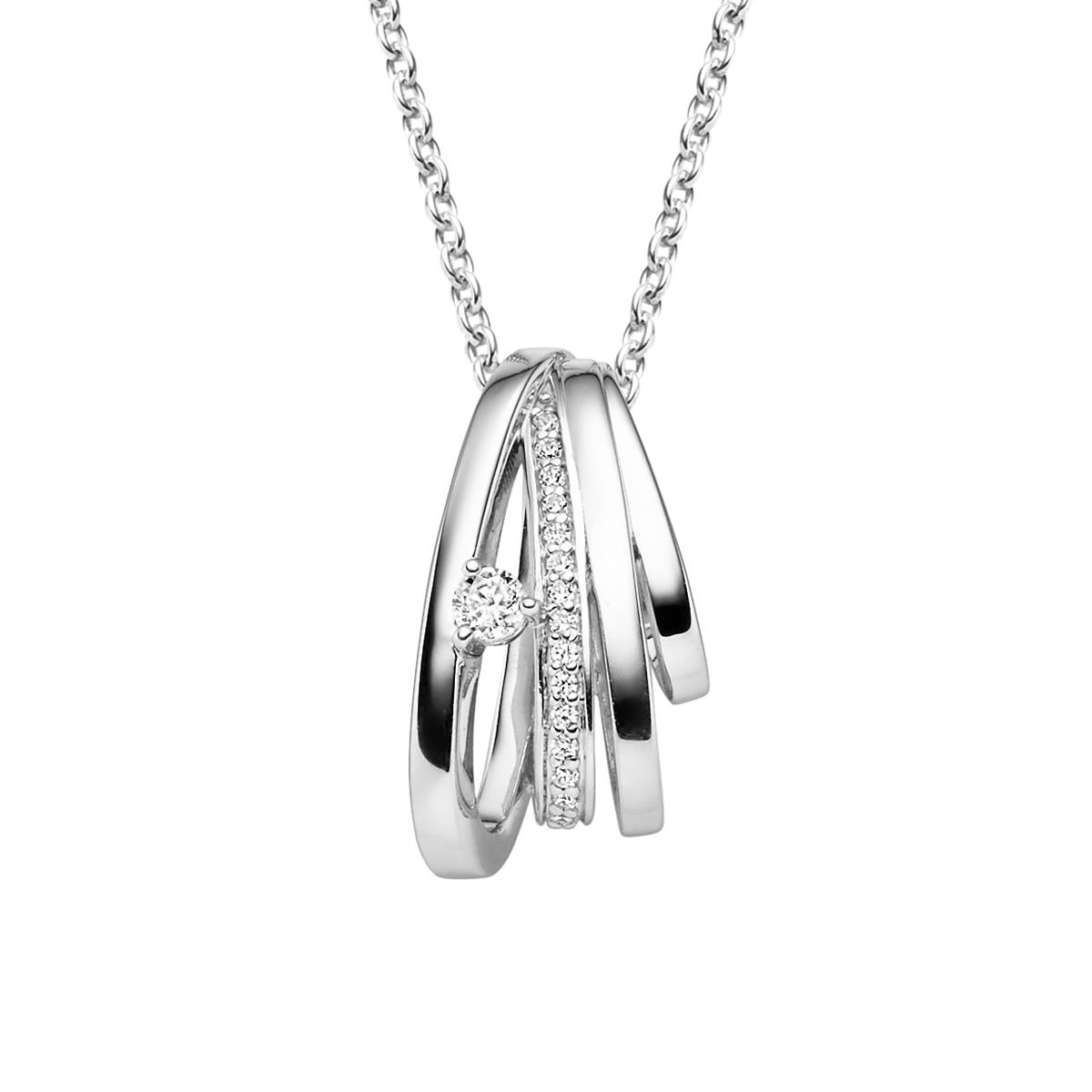 Prachtige zilveren collier met cross-over design met in het midden een schitterende zirkonia. 

Breidt deze set uit met de bijpassende oorsieraden en ring