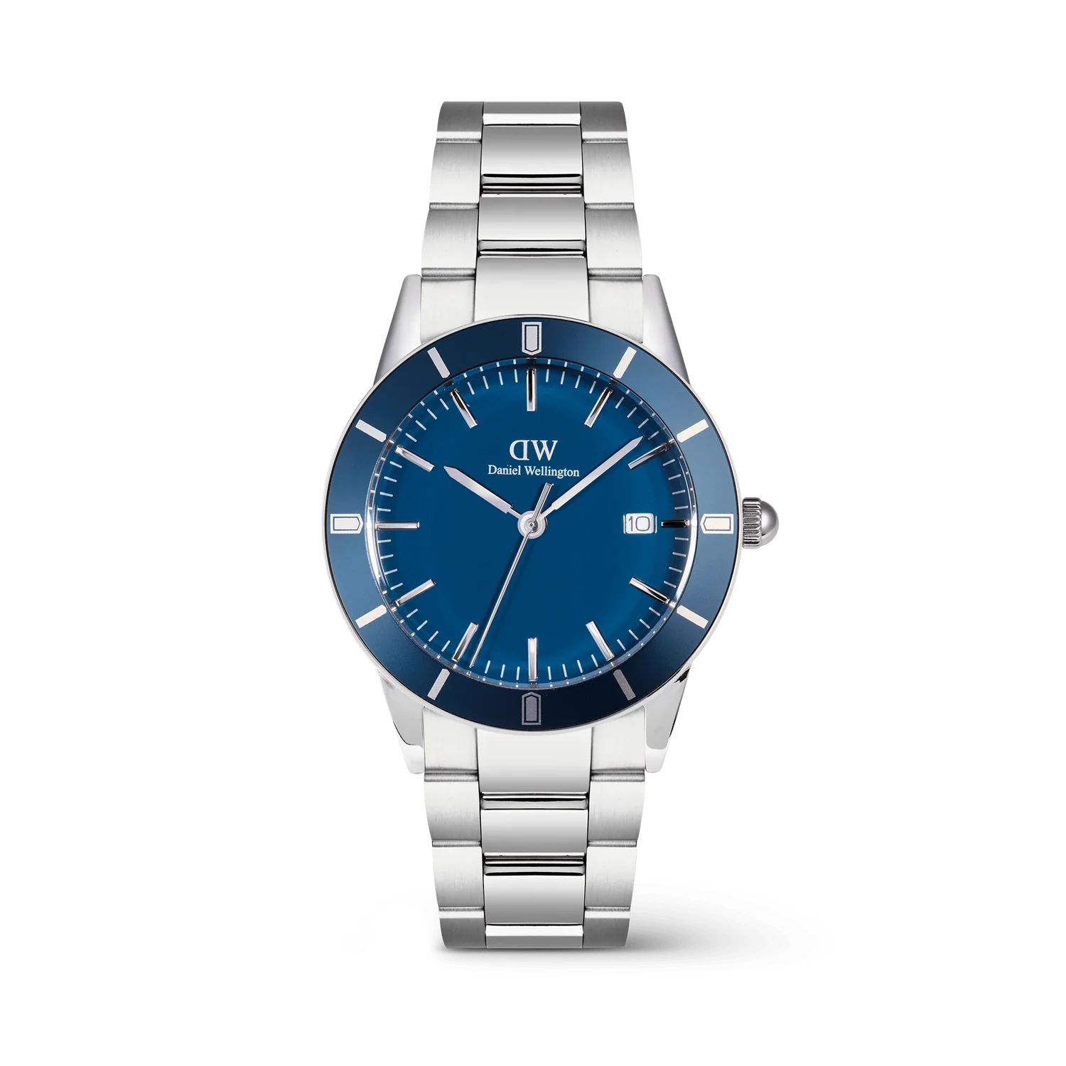 The Iconic Paradigma Link draws inspiration from the iconic link, featuring a broader ring for added distinction, a new watch movement, and a 3-link strap with a quick-release butterfly buckle. This index bezel exudes boldness and confidence. The printed index markings seamlessly extend from the dial, enhancing the watch's user interface. Crafted from solid aluminum, the bezel inlay is anodized and treated to a satin matte finish, beautifully complementing the polished and brushed links of the bracelet.